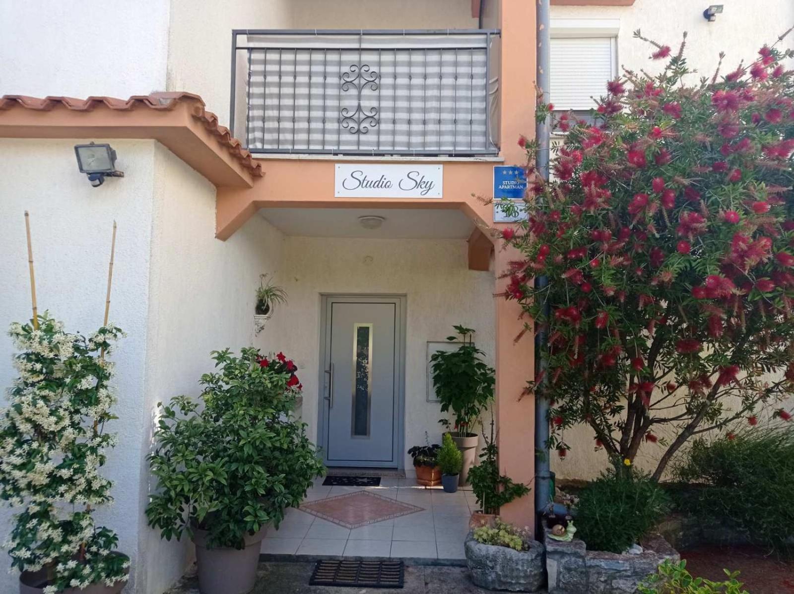 רוביני Studio Apartman Sky מראה חיצוני תמונה