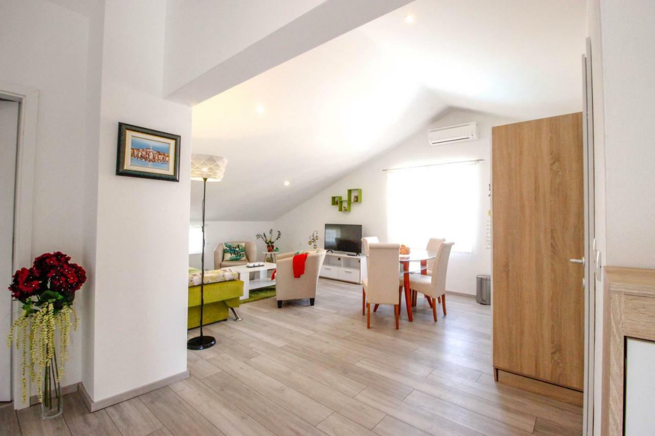 רוביני Studio Apartman Sky מראה חיצוני תמונה